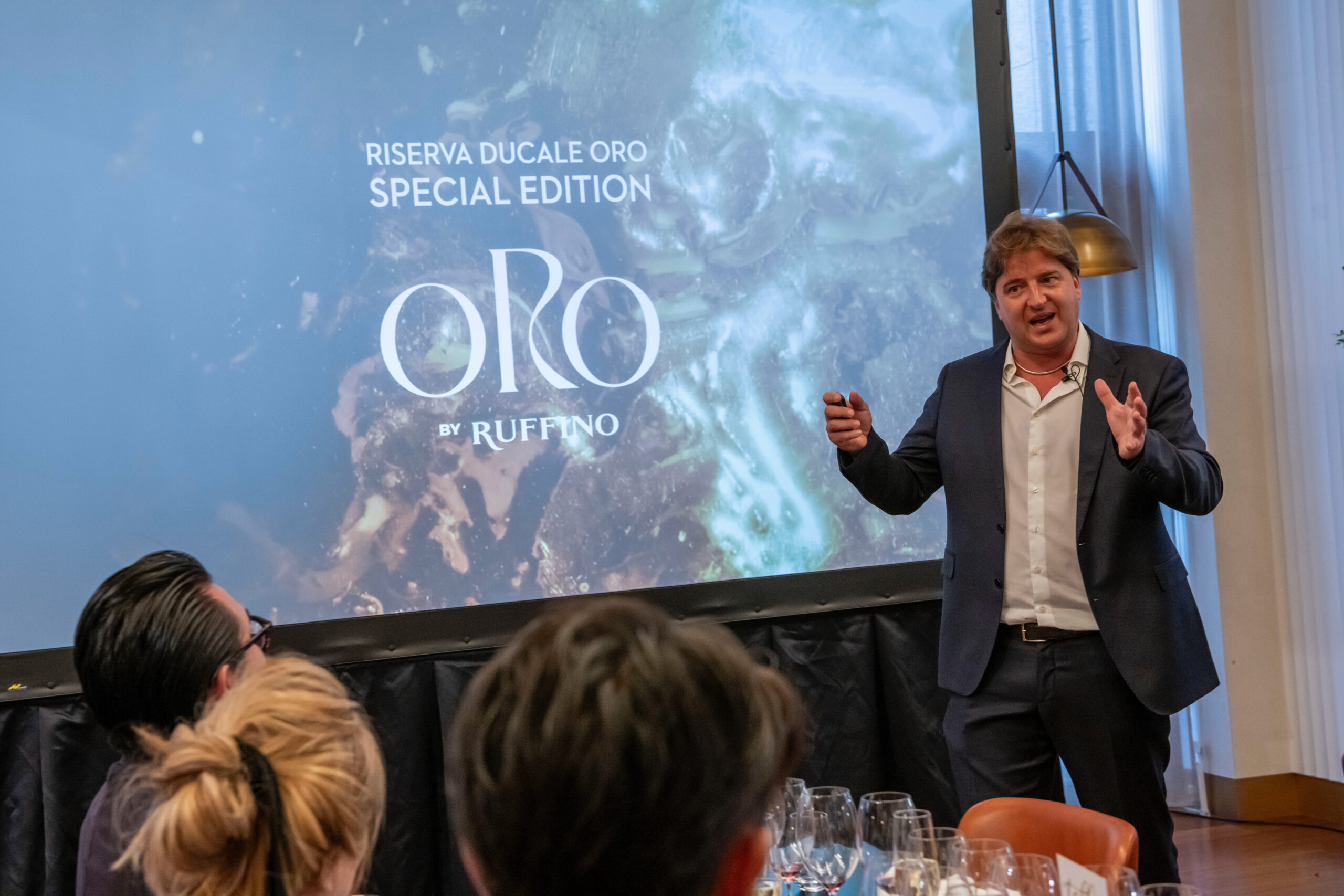 ルフィーノのセールスディレクターのクリスチャン・ボッテガル氏